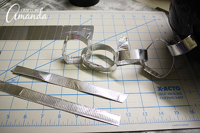 Making duct tape chain links