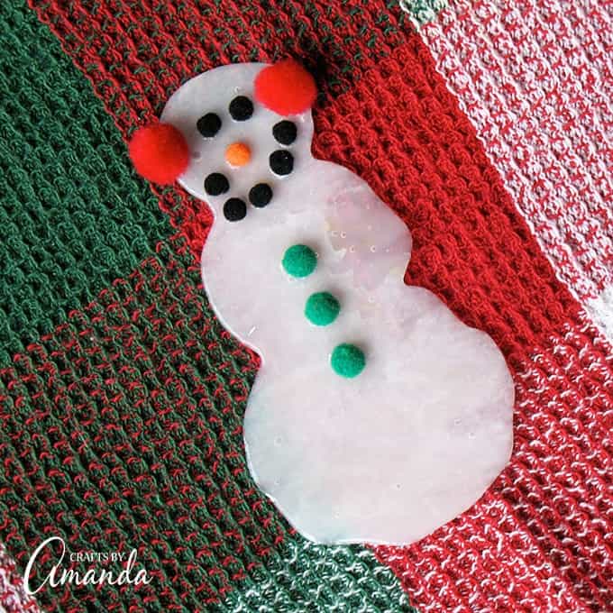 Turn ordinary glue into an adorable glue snowman. Great as a gift topper, part of a homemade garland or as a snowman ornament for the Christmas tree.