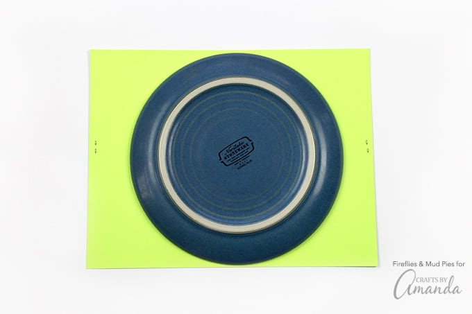 Cut out your circle using your card stock and a plate.