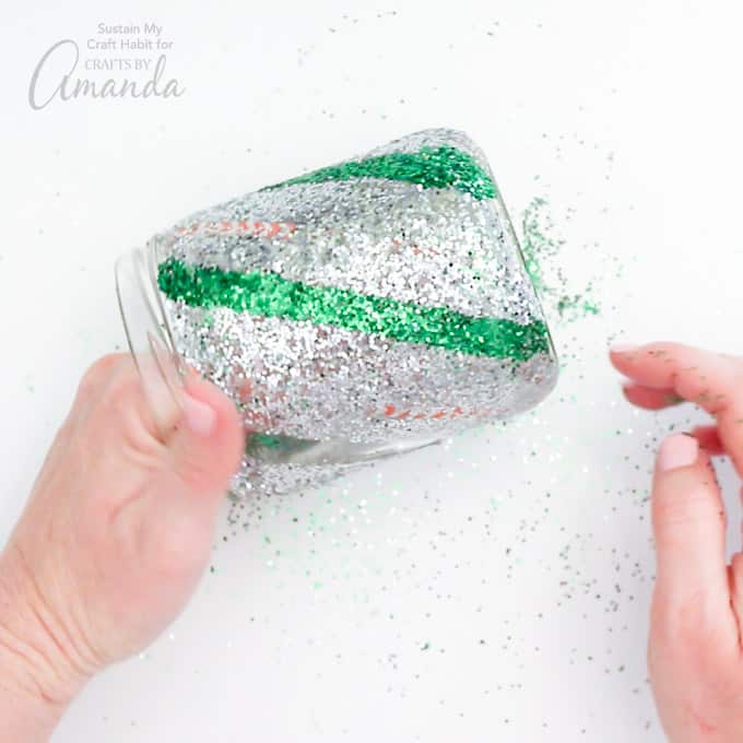 add green glitter to jar