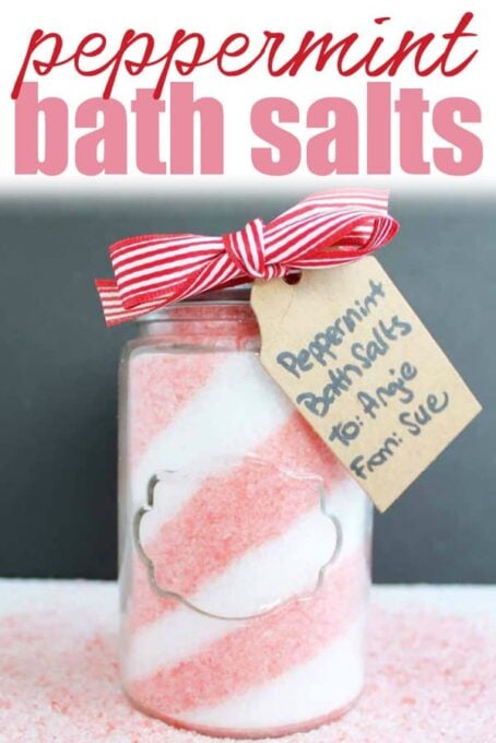 Peppermint Bath Salts: an easy, quick and even inexpensive gift in a jar.