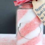 An inexpensive and cute DIY gift idea: candy cane bath salts!