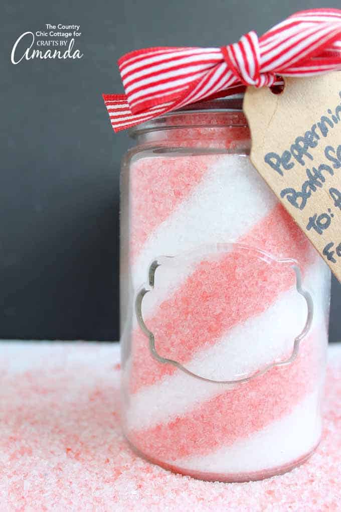 An inexpensive and cute DIY gift idea: candy cane bath salts!