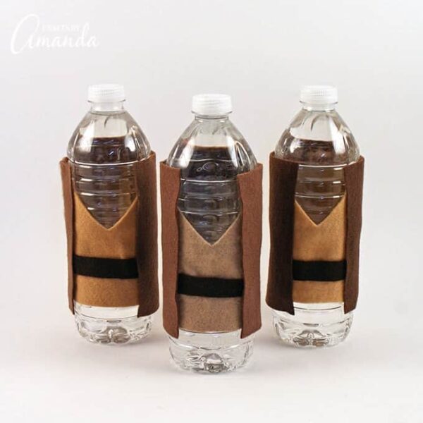 jedi-water-bottle-covers-an-easy-star-wars-themed-party-idea