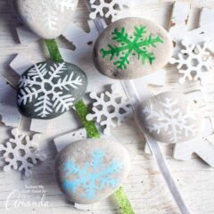 Add a fun little accent to your holiday decor with these painted rock snowflakes. Grab the template for this simple and relaxing rock painting craft.