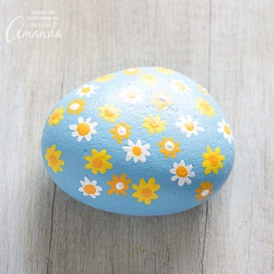 How to make daisy painted rocks step 10