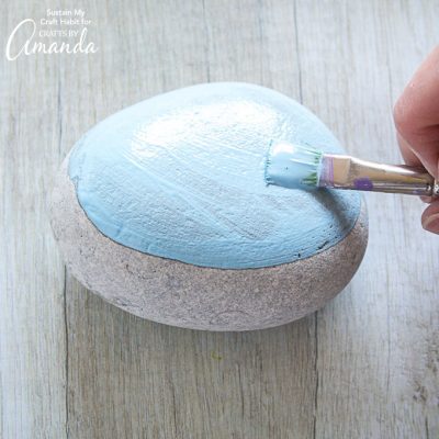How to make daisy painted rocks step 2