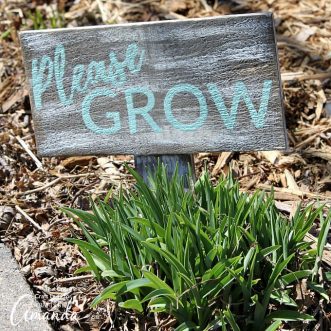 Get your garden crafts started with this distressed garden sign. Easily distress wood with stain and paint to make a unique yard sign.