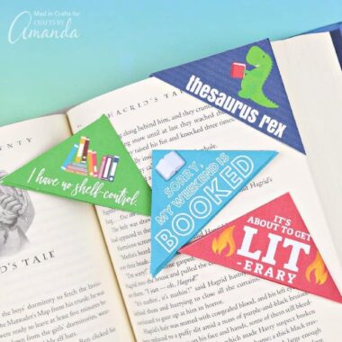 These punny printable corner bookmarks keep your place perfect, and they will make you smile when you see them! Choose your favorite and give the others to your bookworm friends! 