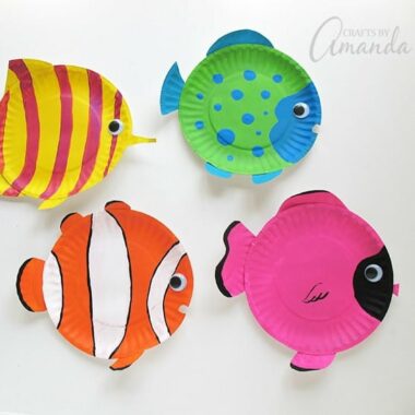 These paper plate tropical fish have bright, cheery and vibrant colors. There's no doubt that your children will love making this paper plate craft!