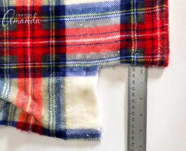 No-Knot Fleece Blanket - Crafts by Amanda