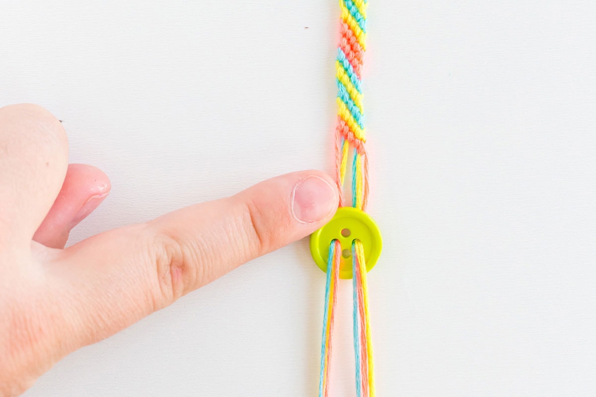 fiktion erektion reagere How To Make Friendship Bracelets - Crafts by Amanda - Wearable Crafts