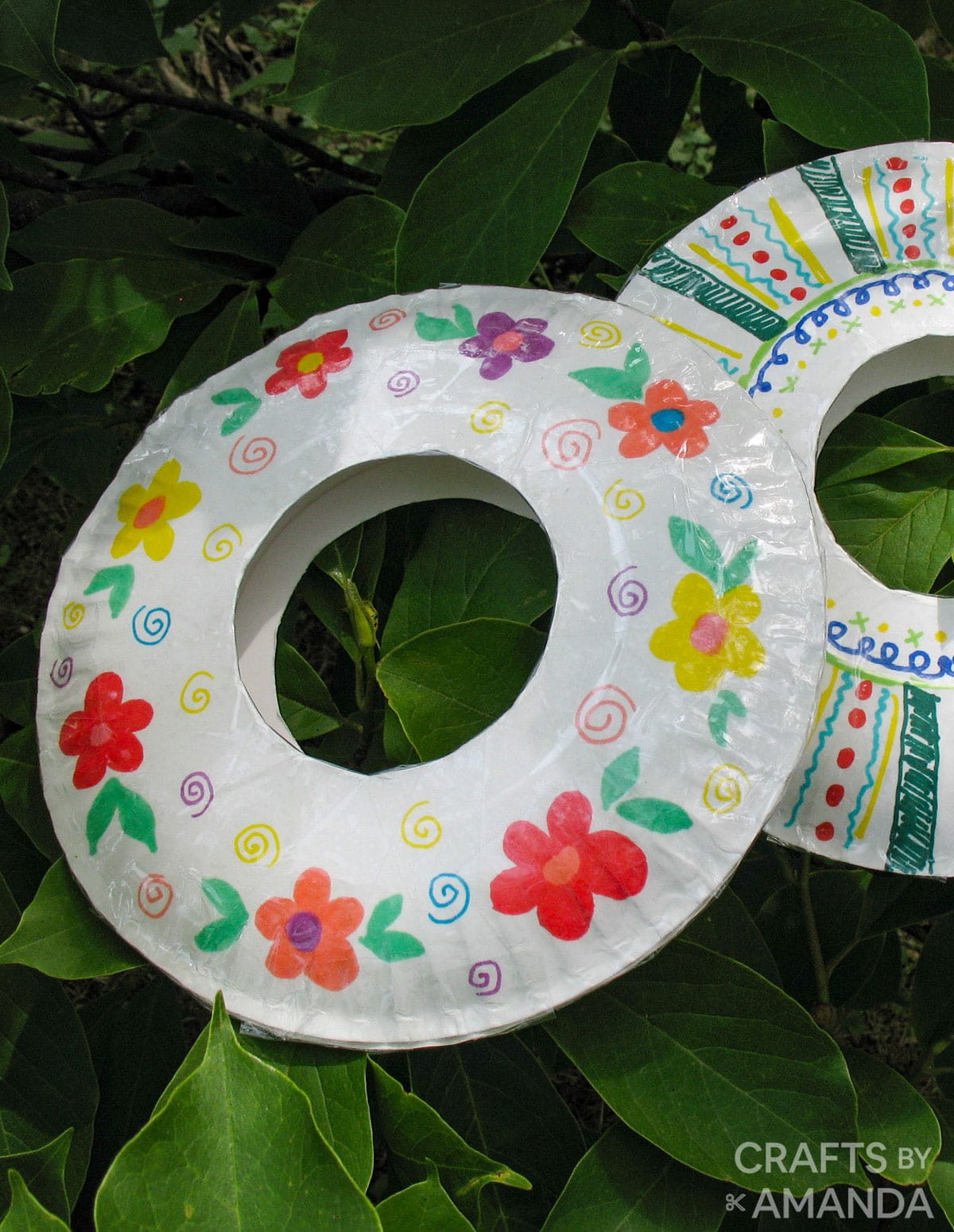 Paper Plate Frisbees - Crafts by Amanda - Paper Plate Crafts for Kids