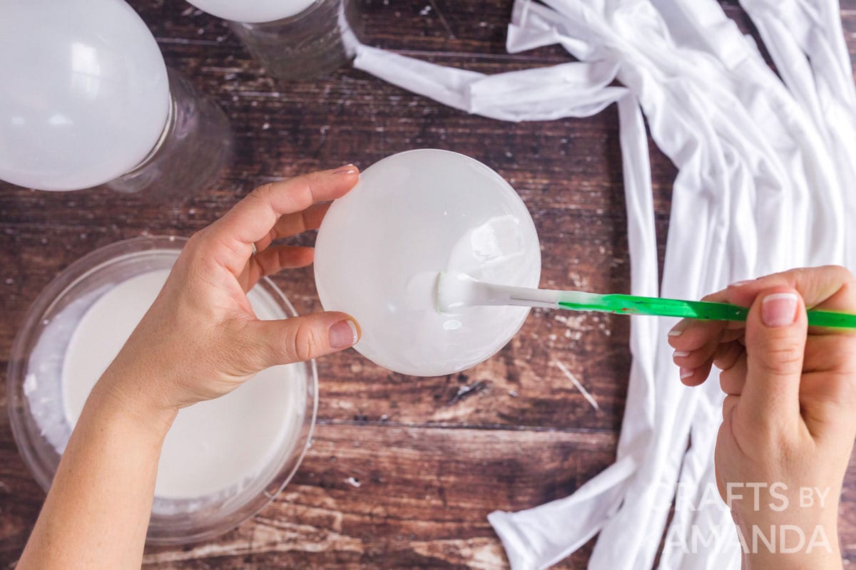 painting balloon with glue mixture