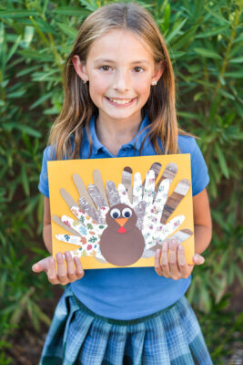 Family Handprint Turkey - Crafts by Amanda