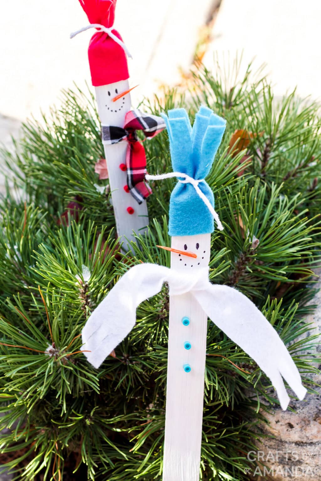 Paint Stick Snowmen Crafts by Amanda Winter Crafts