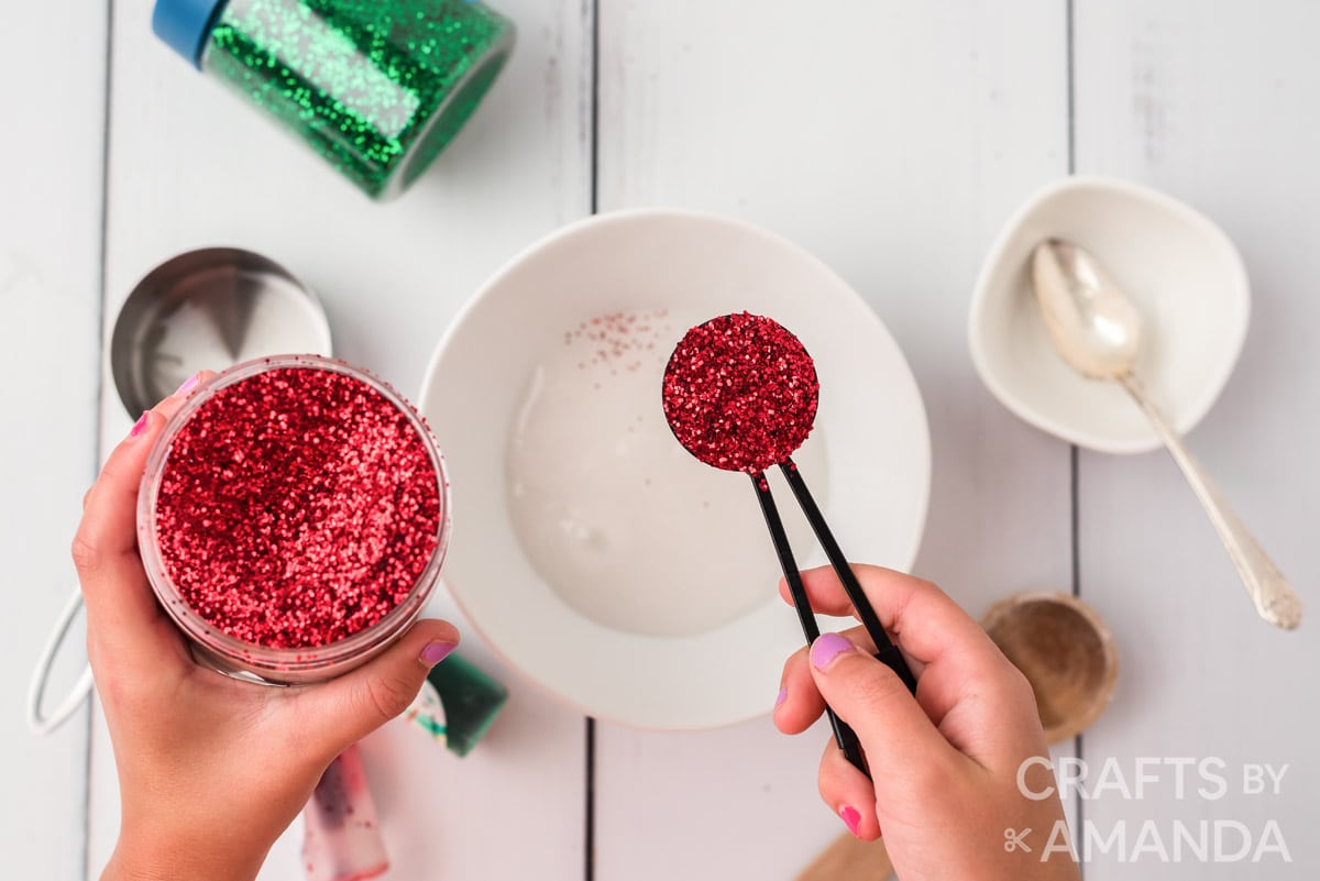 glitter in a tablespoon