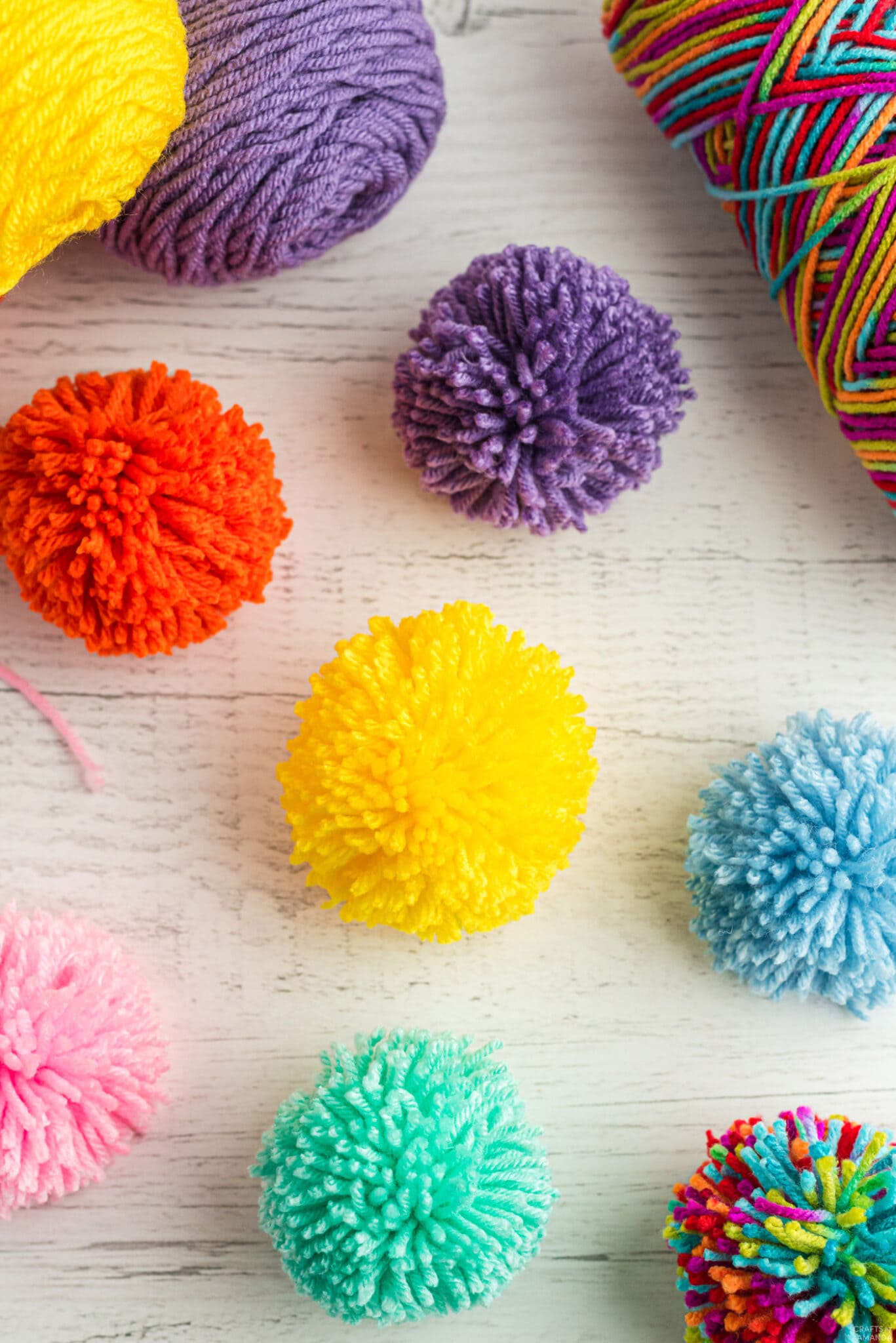 cool and easy crafts with pompoms