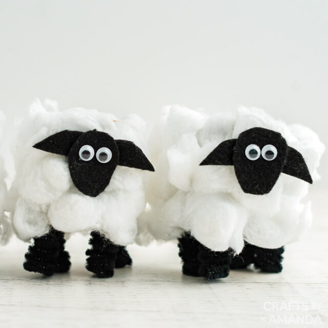 Cardboard Tube Lambs: an adorably easy Easter craft for kids!