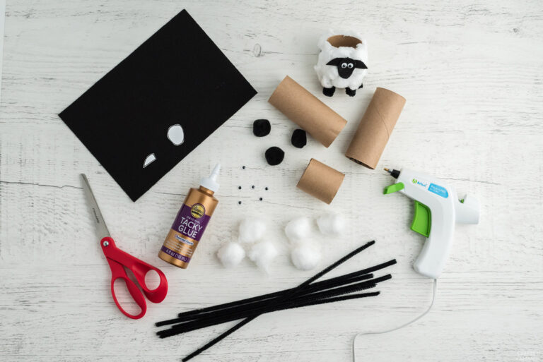 Cardboard Tube Lambs: an adorably easy Easter craft for kids!